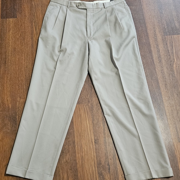JOS. A.BANK mens pleated cuffed dress pants SIZE 36x29 COLOR KHAKI - Picture 1 of 16